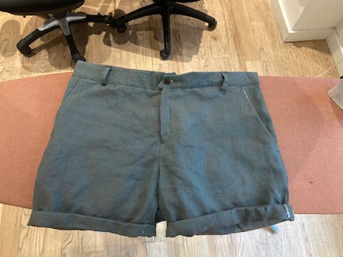 turquoise linen shorts by Mai Schwartz